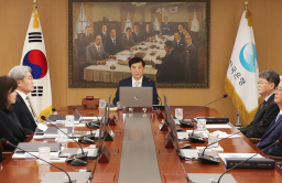 Bank of Korea sees 2020 GDP contract 1.3%; keeps base rate on hold
