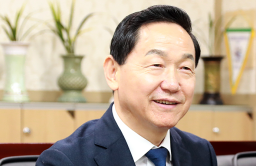 Korean teachers' fund names ex-education minister as CEO