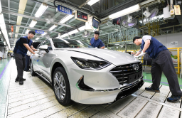 Korean auto shares shine in gloomy stock market