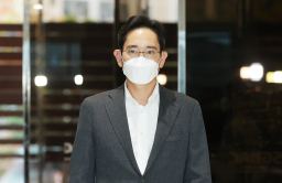 Samsung heir Lee on US trip for foundry investment, COVID vaccines