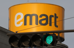 E-Mart in exclusive talks to buy US food company