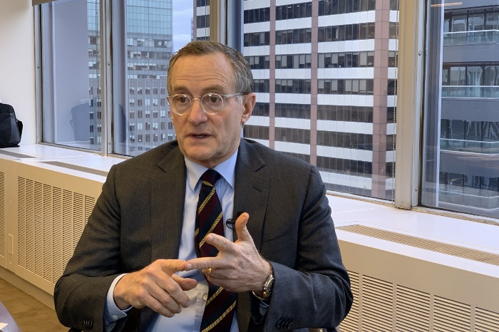 Howard　Marks　during　an　interview　with　The　Korea　Economic　Daily　at　Oacktree's　New　York　office　on　Dec.　28.