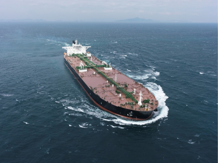 A　very　large　crude　carrier　(VLCC)　with　dual-fuel　engines　built　by　Daewoo　Shipbuilding