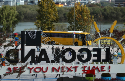 Korean firms at risk of credit rating downgrade on Legoland woes