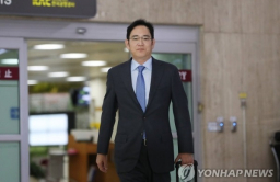 Samsung Chairman Lee to meet new premier in China