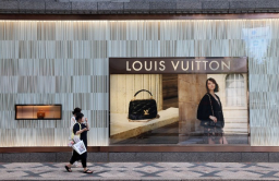 Shinsegae, Galleria woo Louis Vuitton, Rolex for new growth