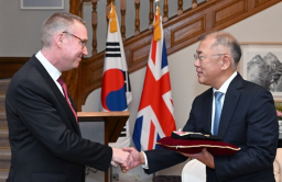 Hyundai’s Chung: 1st Korean awarded top UK Order from King Charles
