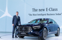 Mercedes-Benz unveils New E-Class in S.Korea 