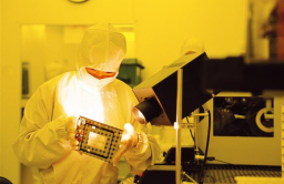 Samsung to unveil 3D DRAM in 2025 to lead AI chip market
