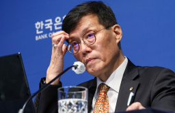 BOK sees more uncertainty in rate cut timing, ups growth forecast