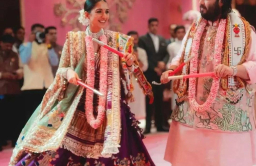 Samsung Chairman Lee visits India for Ambani wedding