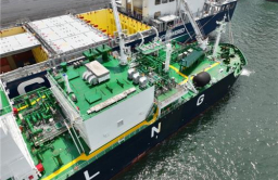 KOGAS executes first simultaneous LNG bunkering in Korea