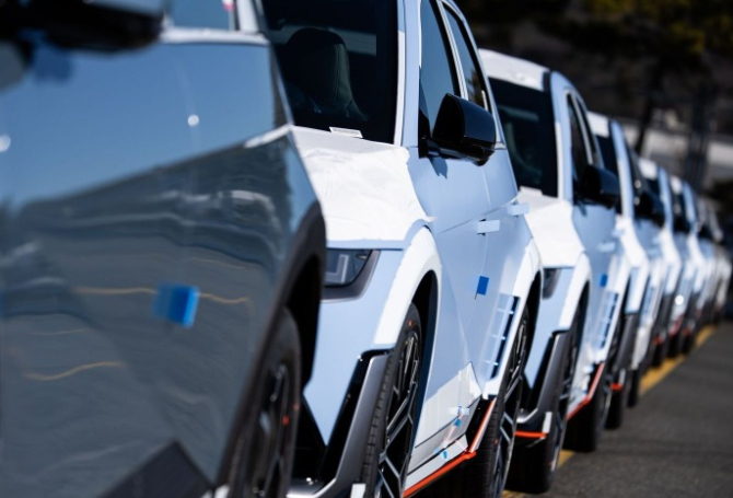 After Mercedes Fire, EV Owners Want to Know What Battery They Have