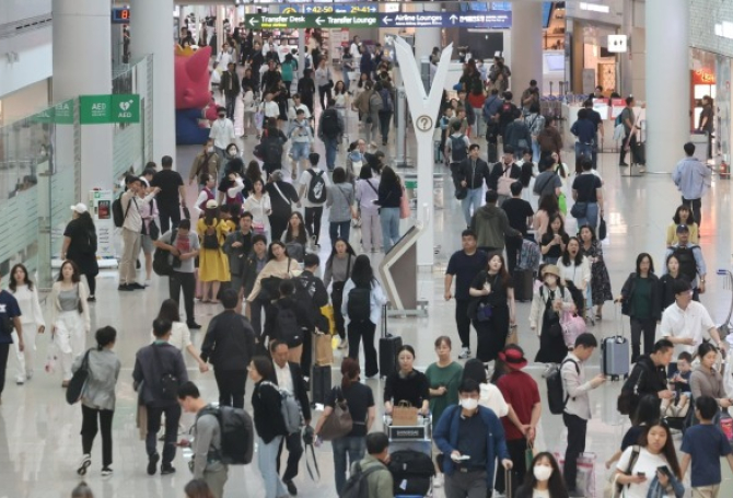 S.Korean overseas card spending posts record $5.71 bn in Q3 
