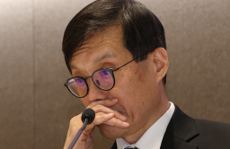 S.Korea’s c.bank chief sees limited impact of political turmoil on economy