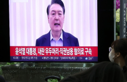 Yoon becomes first S.Korean sitting president to be formally arrested