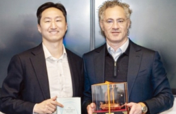 HD Hyundai, Palantir chiefs discuss AI shipyard, defense technology