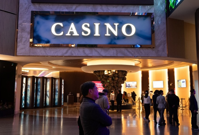 S.Korea’s foreigners-only casinos bask in return of Chinese high rollers