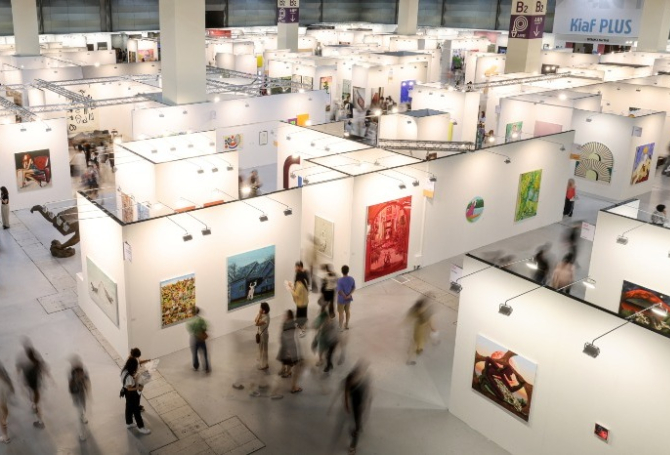 Seoul, once-rising art hub, feels pinch of global strains  